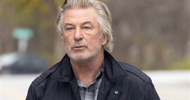 New Mexico judge expressed skepticism toward the prosecutor in the Alec Baldwin manslaughter case, hinting at the possibility of dismissing the indictment.